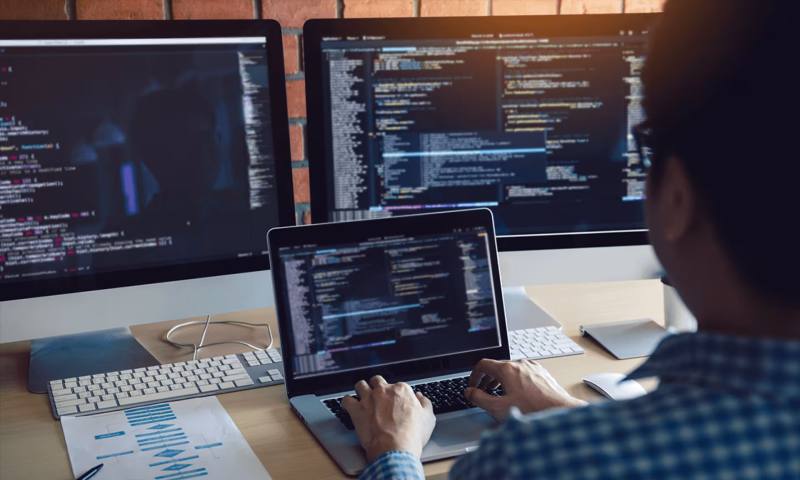 数据科学选型:R与Python如何赋能隆林县网站建设?